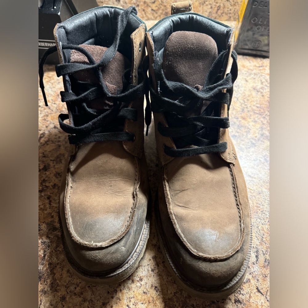 Sorel size 9 men’s boots..